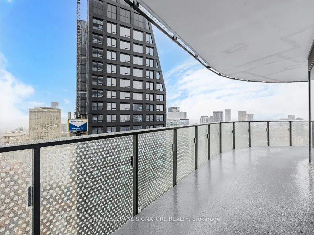 11 Wellesley St W, #4711
