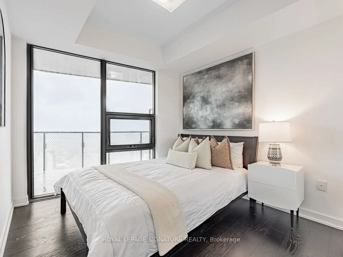 11 Wellesley St W, #4711