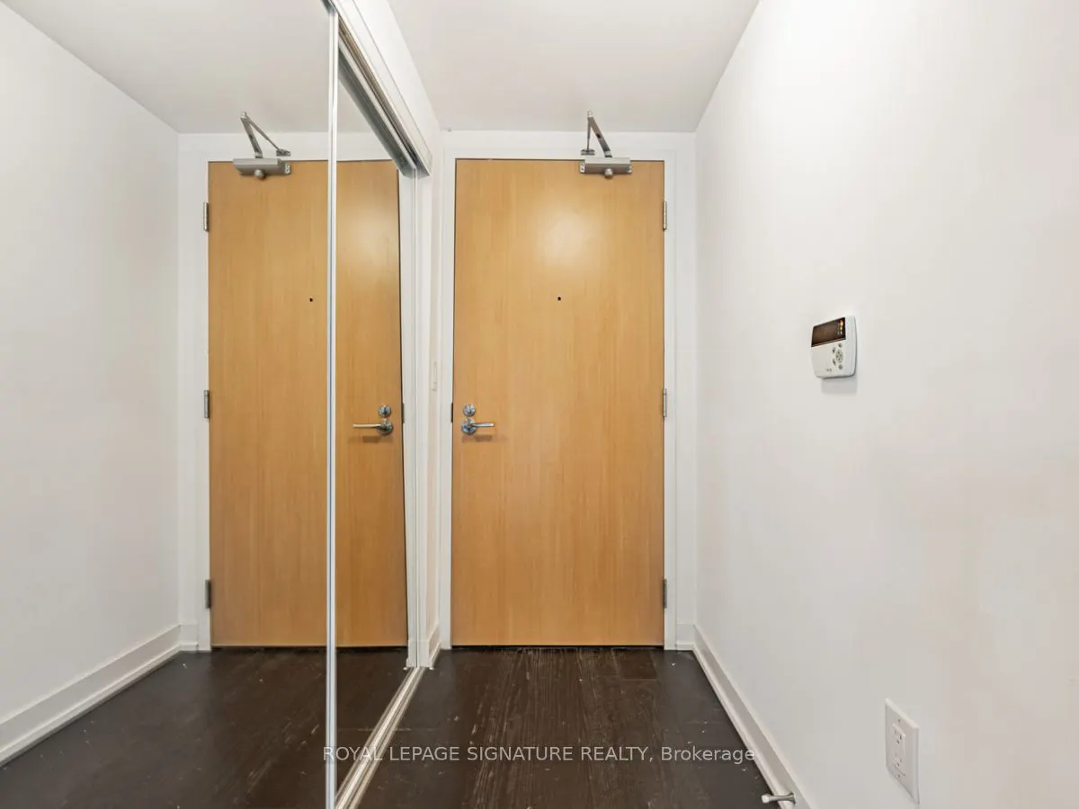 11 Wellesley St W, #4711