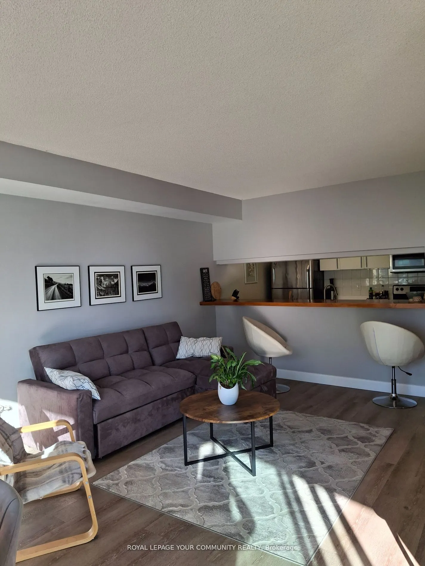 77 Harbour Sq W, #809