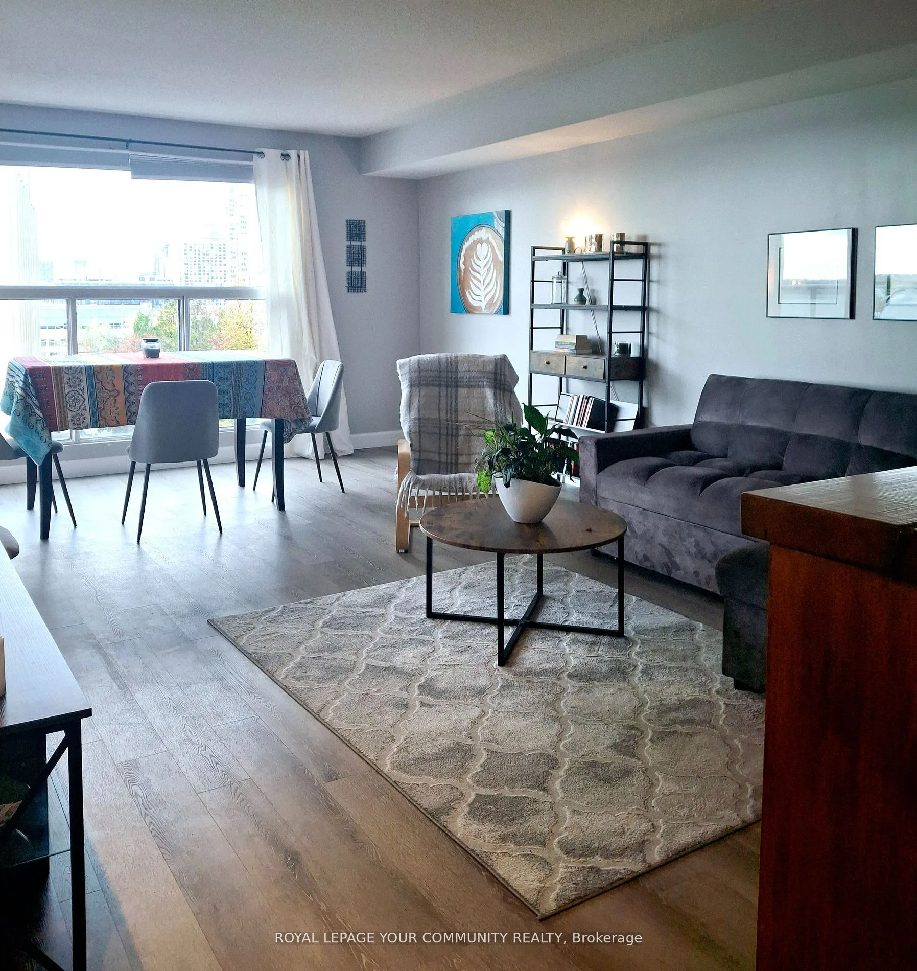 77 Harbour Sq W, #809