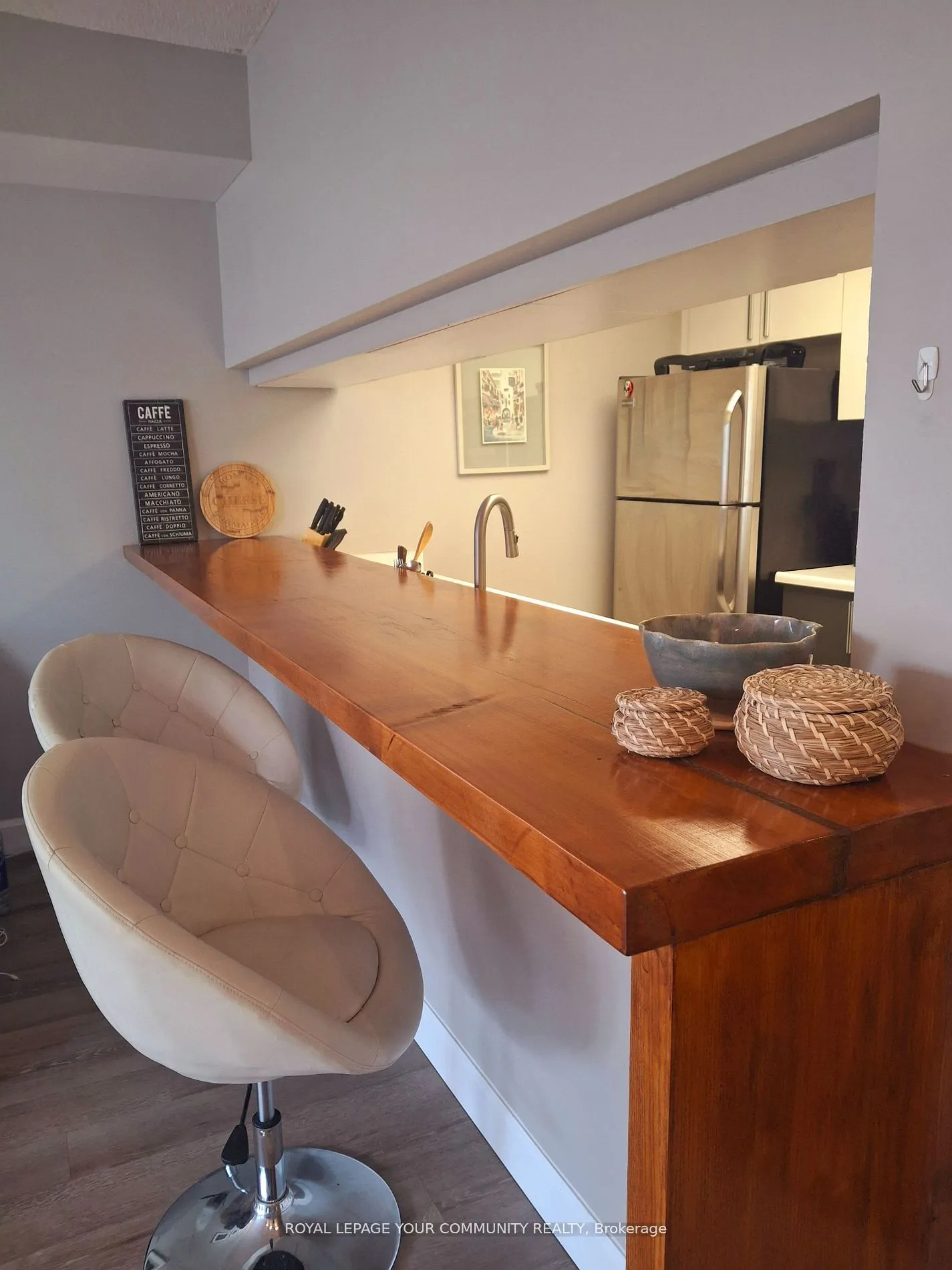77 Harbour Sq W, #809