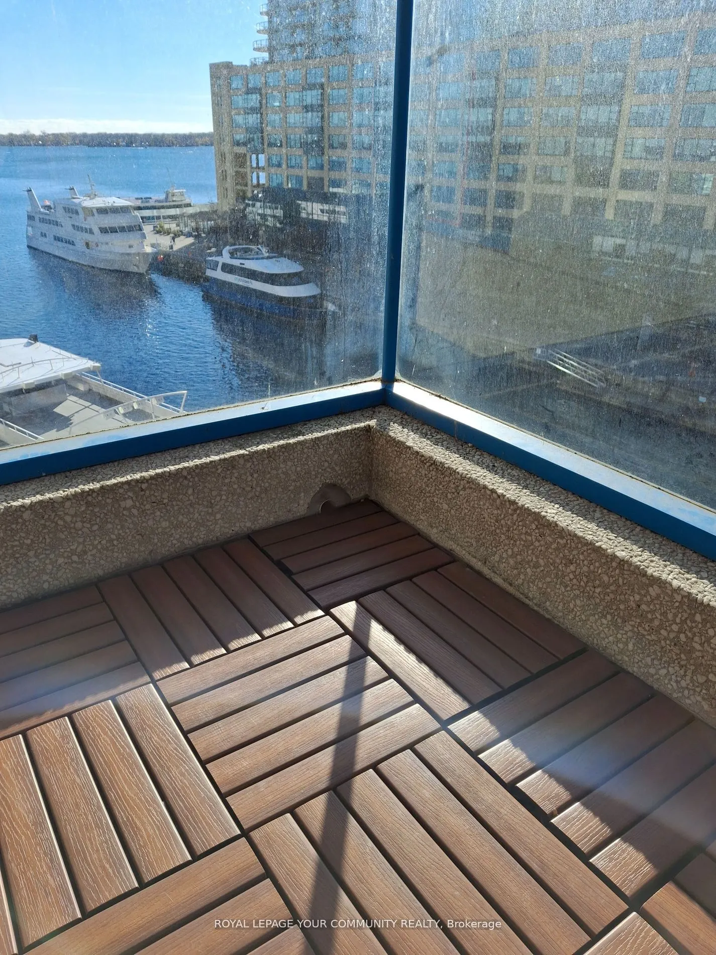 77 Harbour Sq W, #809