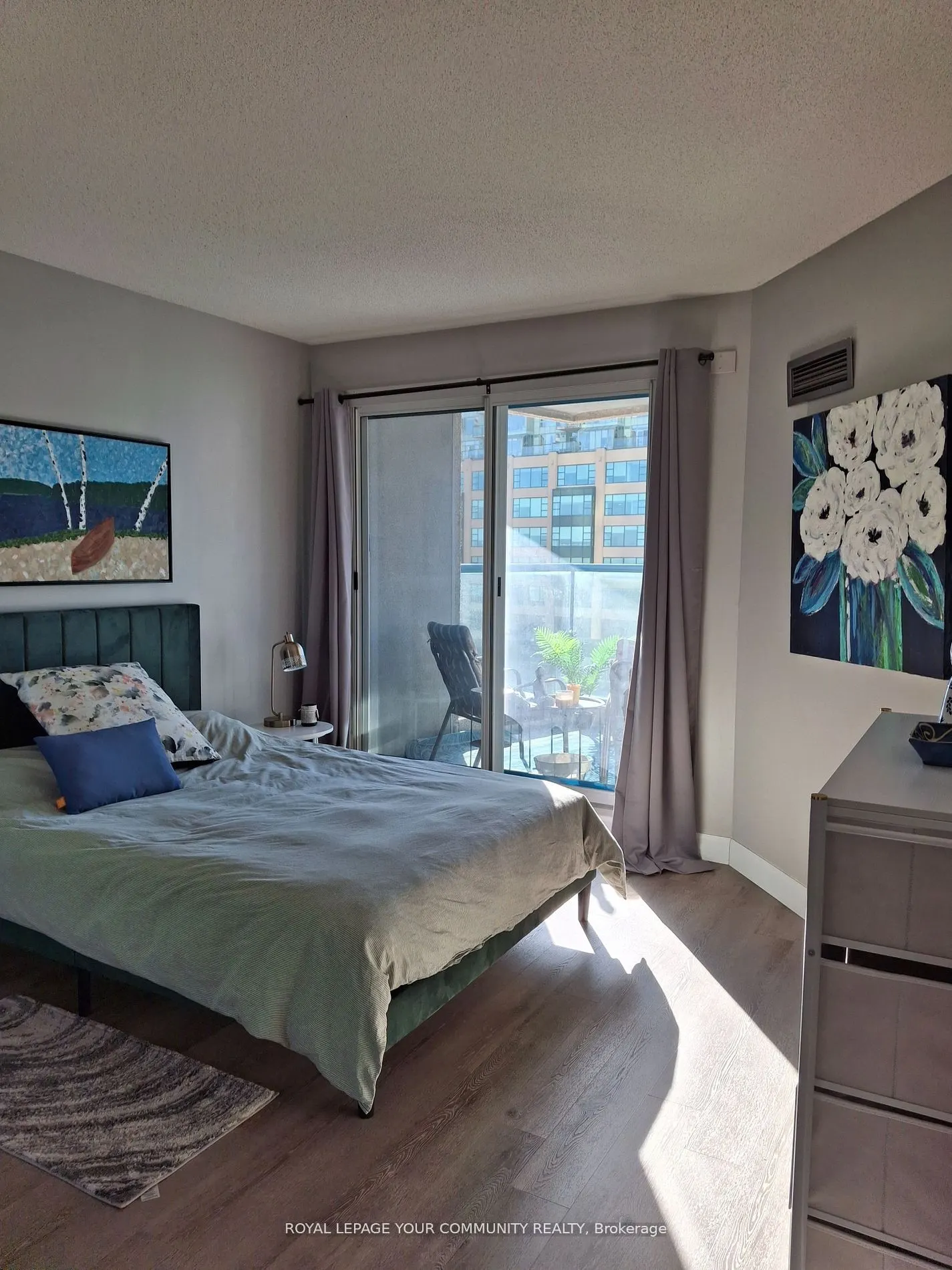 77 Harbour Sq W, #809