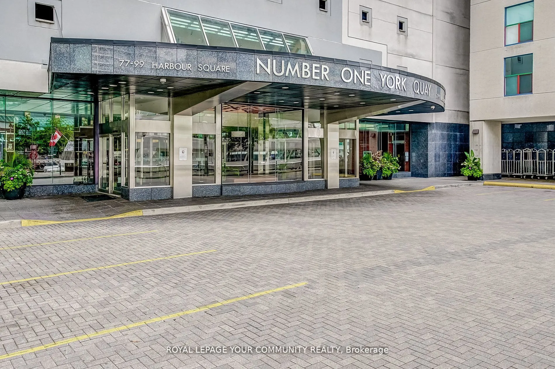 77 Harbour Sq W, #809