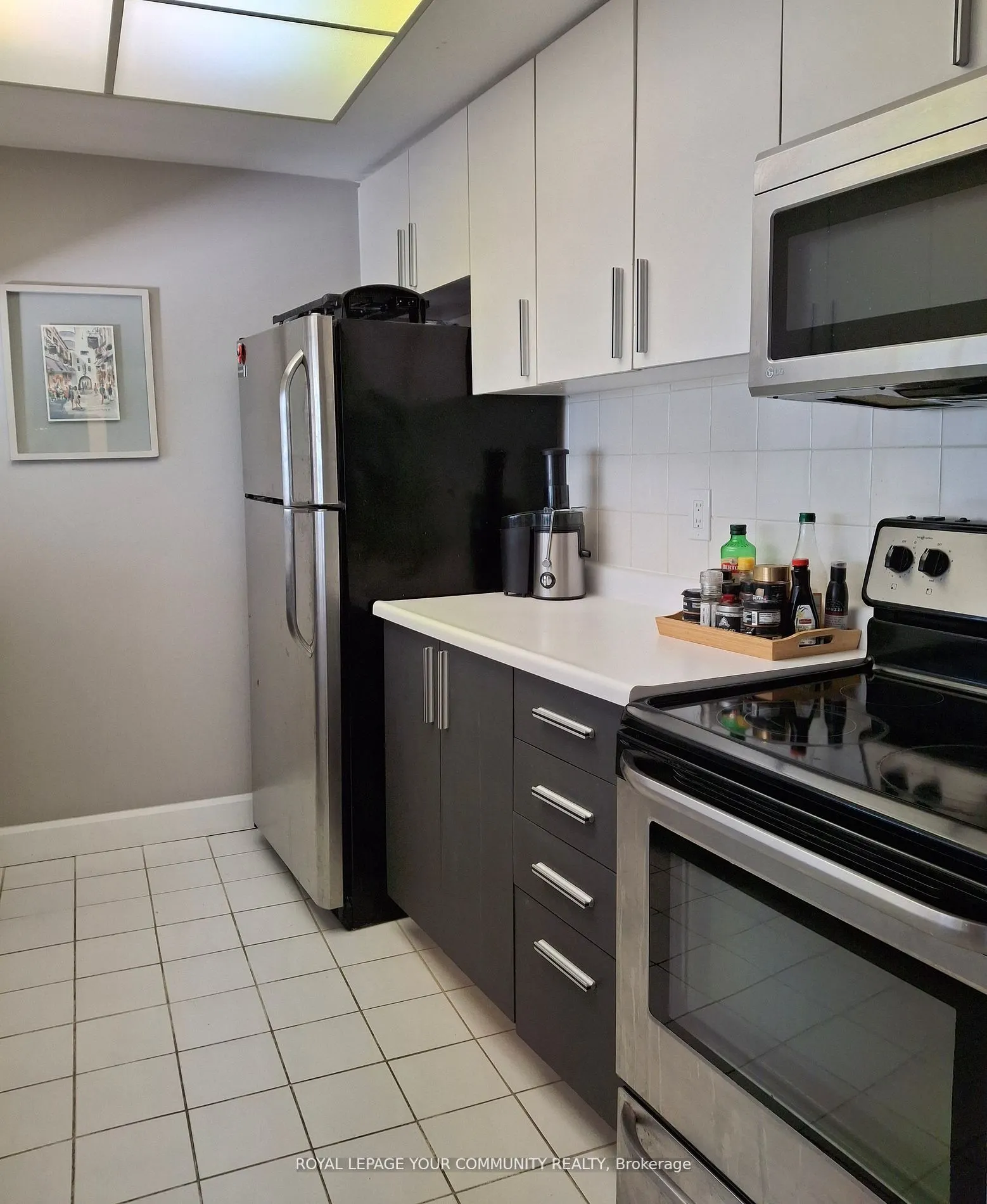 77 Harbour Sq W, #809