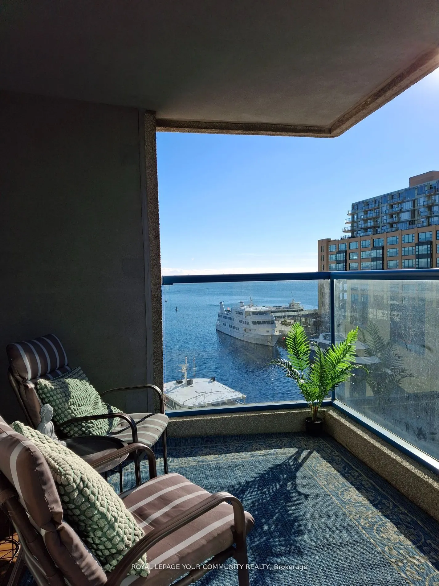 77 Harbour Sq W, #809