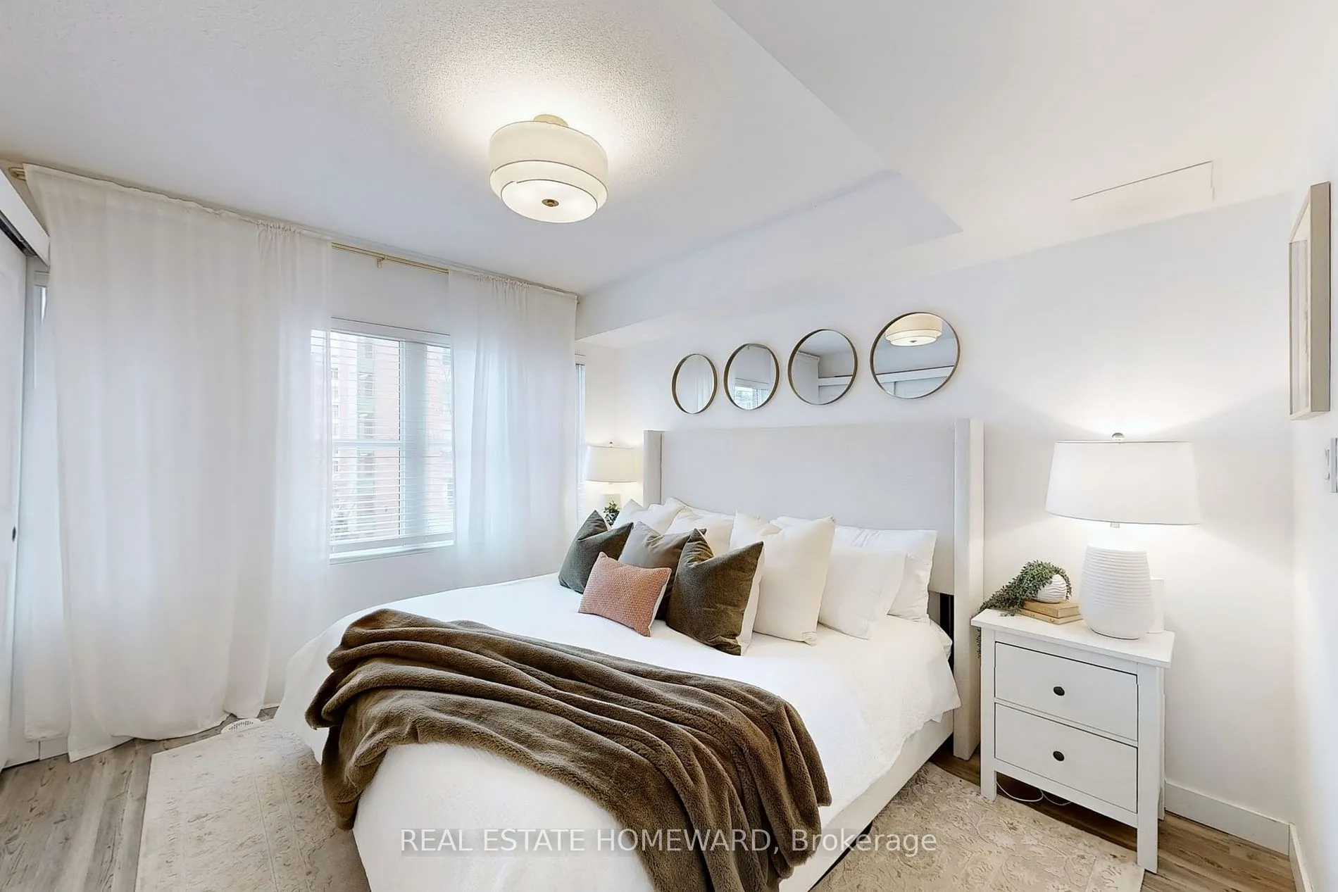 21 Ruttan St, #240