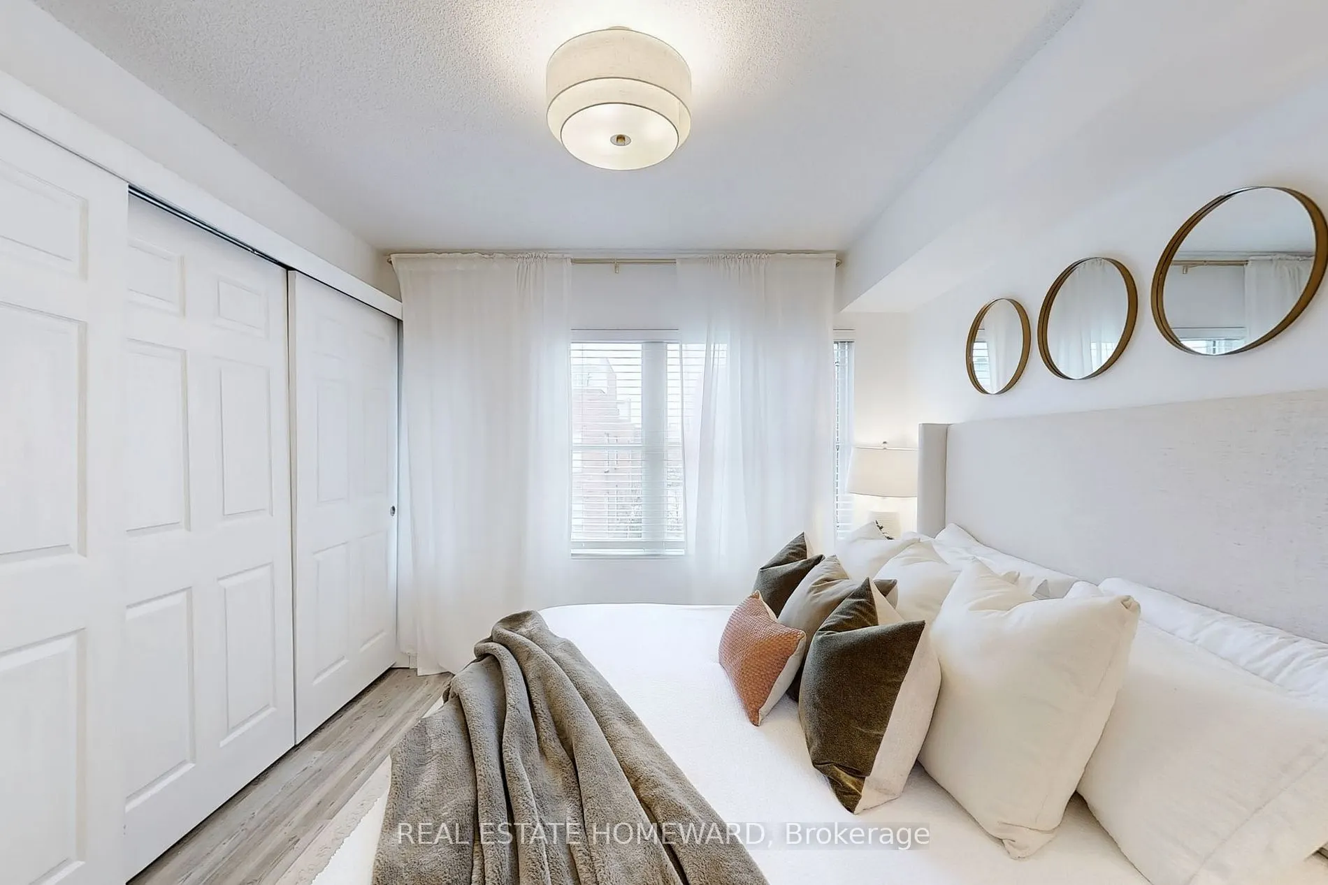 21 Ruttan St, #240