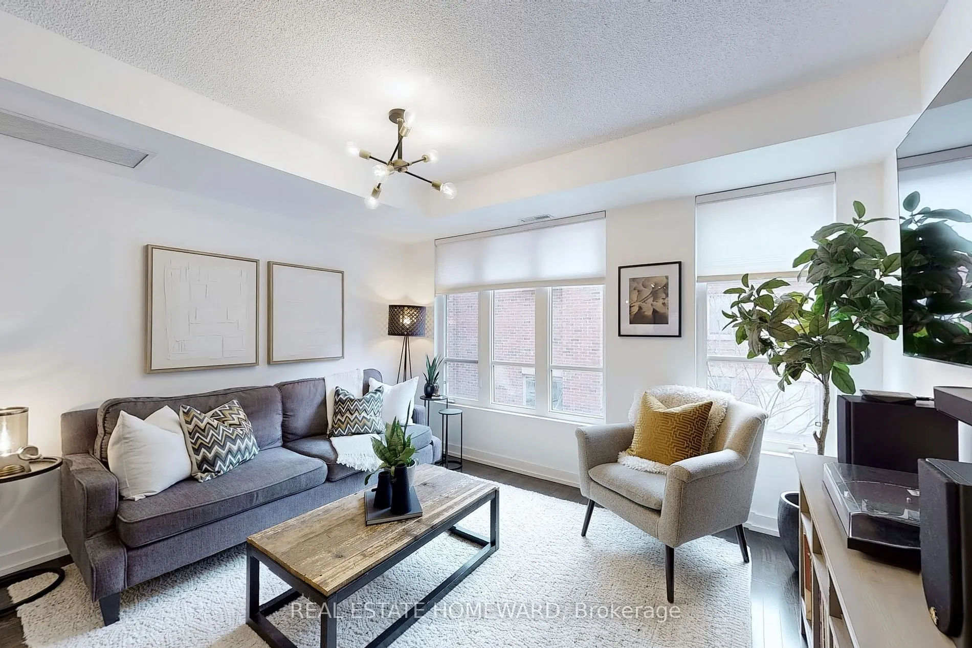 21 Ruttan St, #240