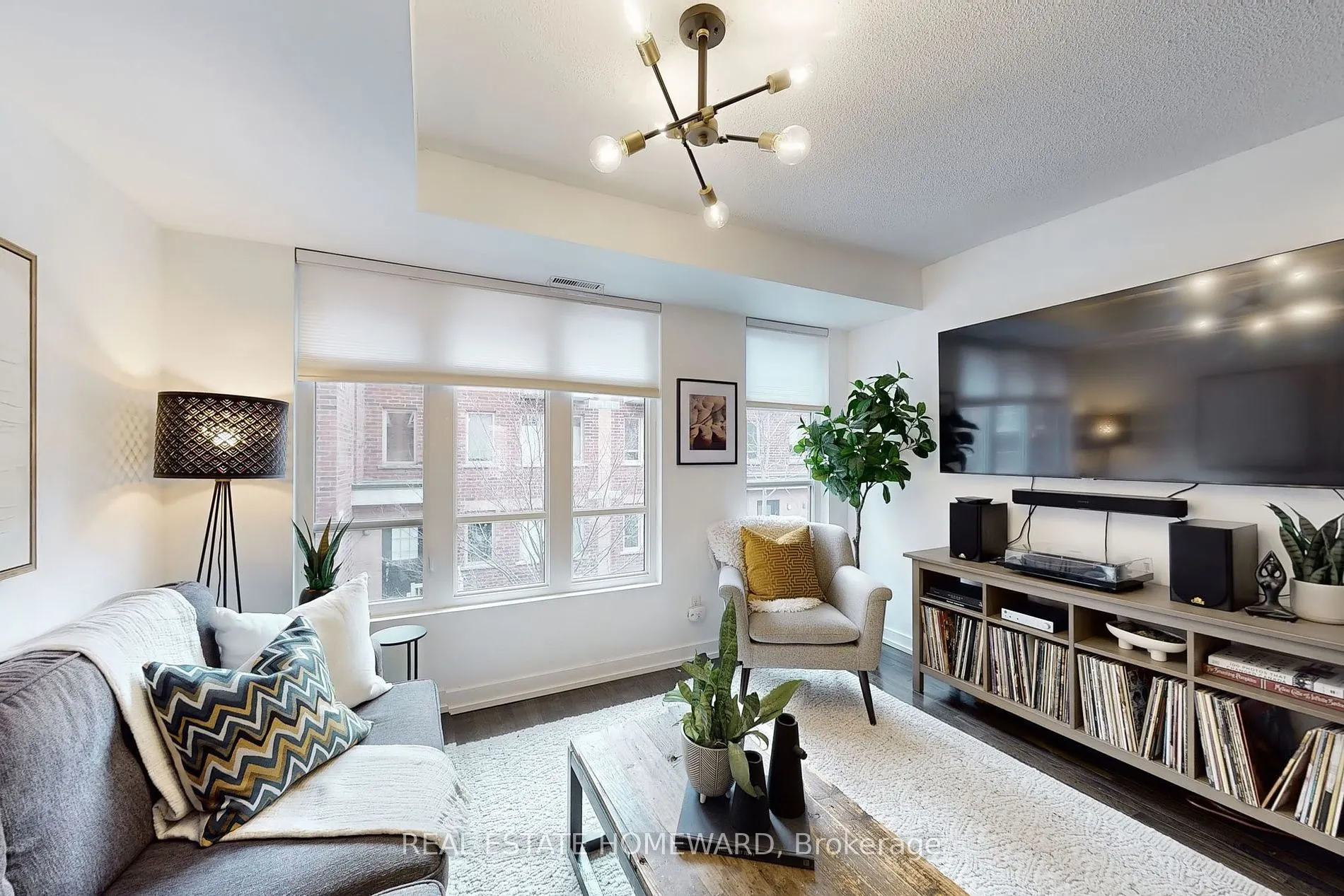 21 Ruttan St, #240
