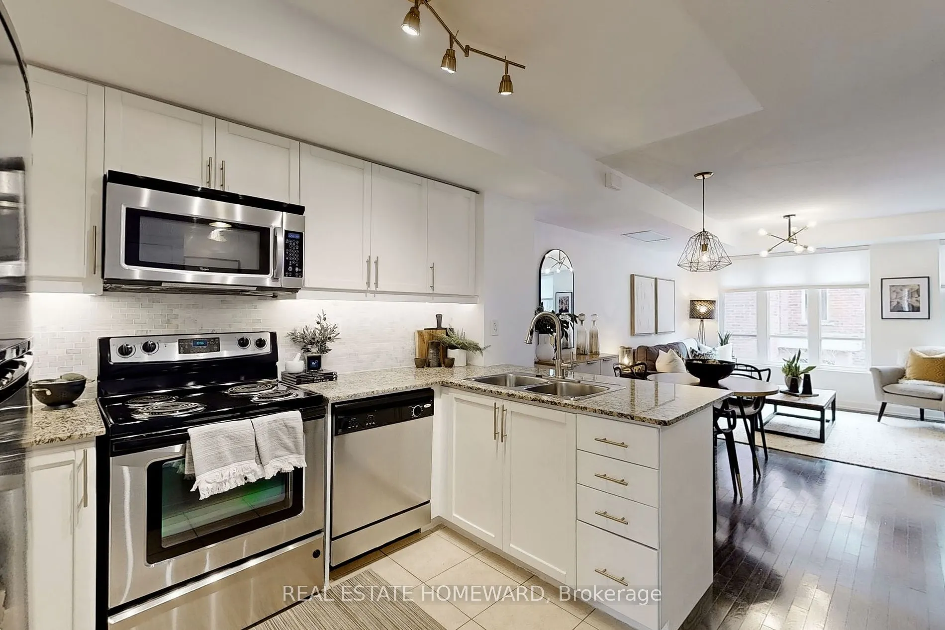 21 Ruttan St, #240
