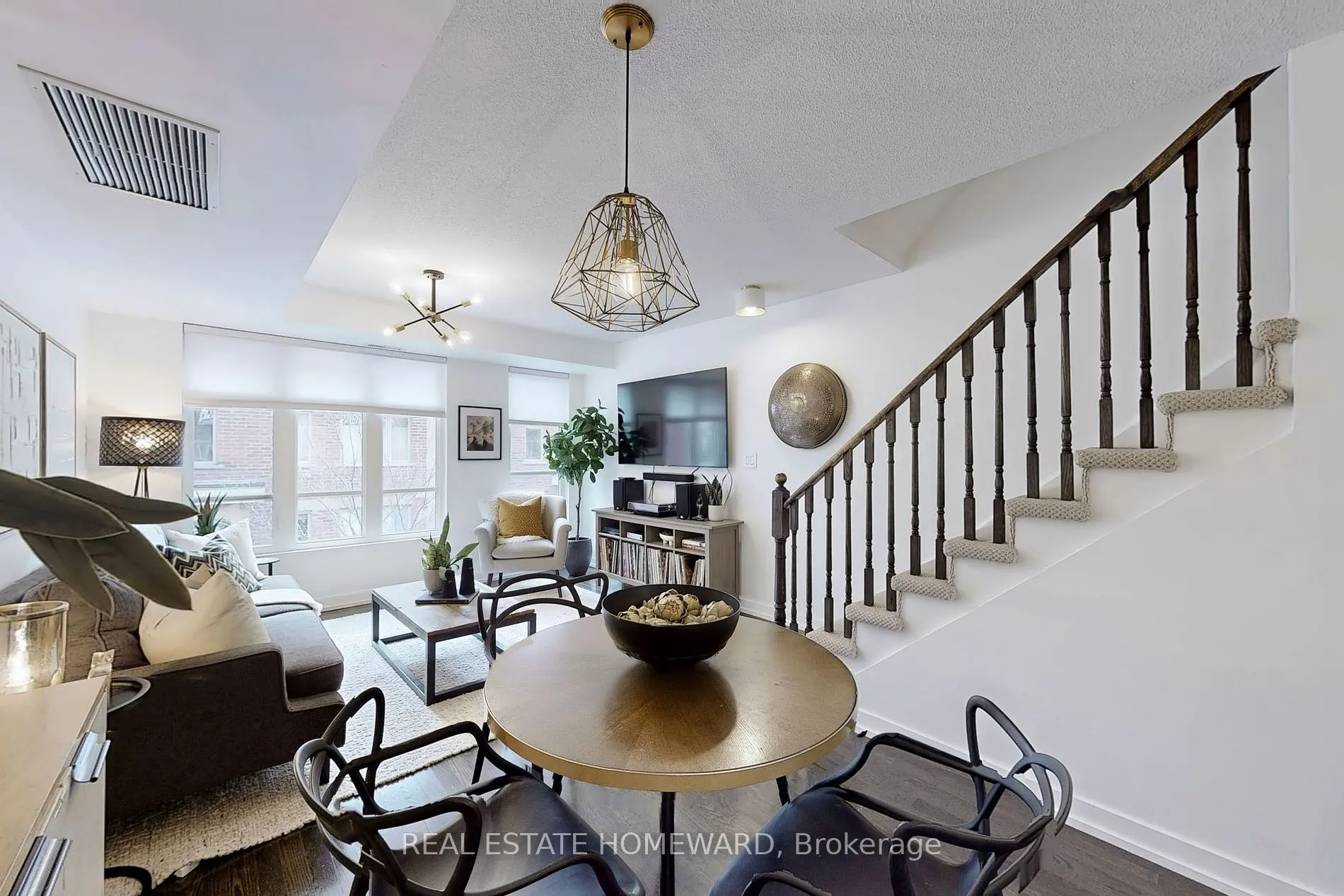 21 Ruttan St, #240