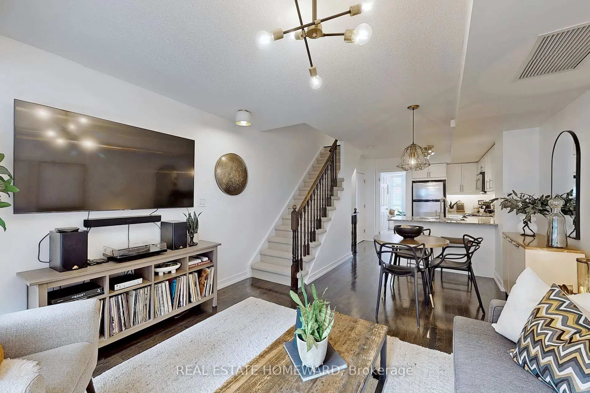 21 Ruttan St, #240