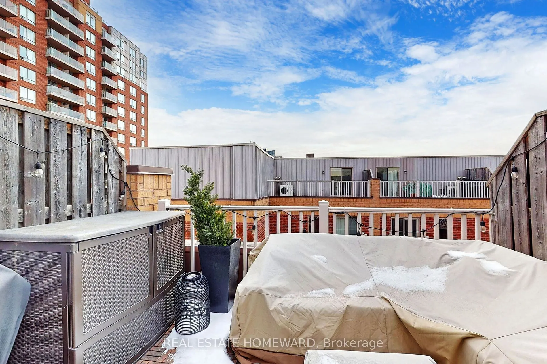 21 Ruttan St, #240