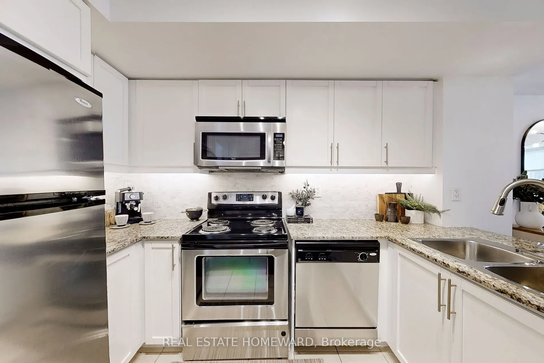 21 Ruttan St, #240