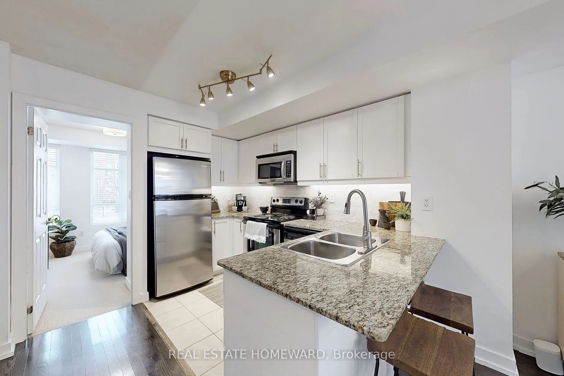 21 Ruttan St, #240