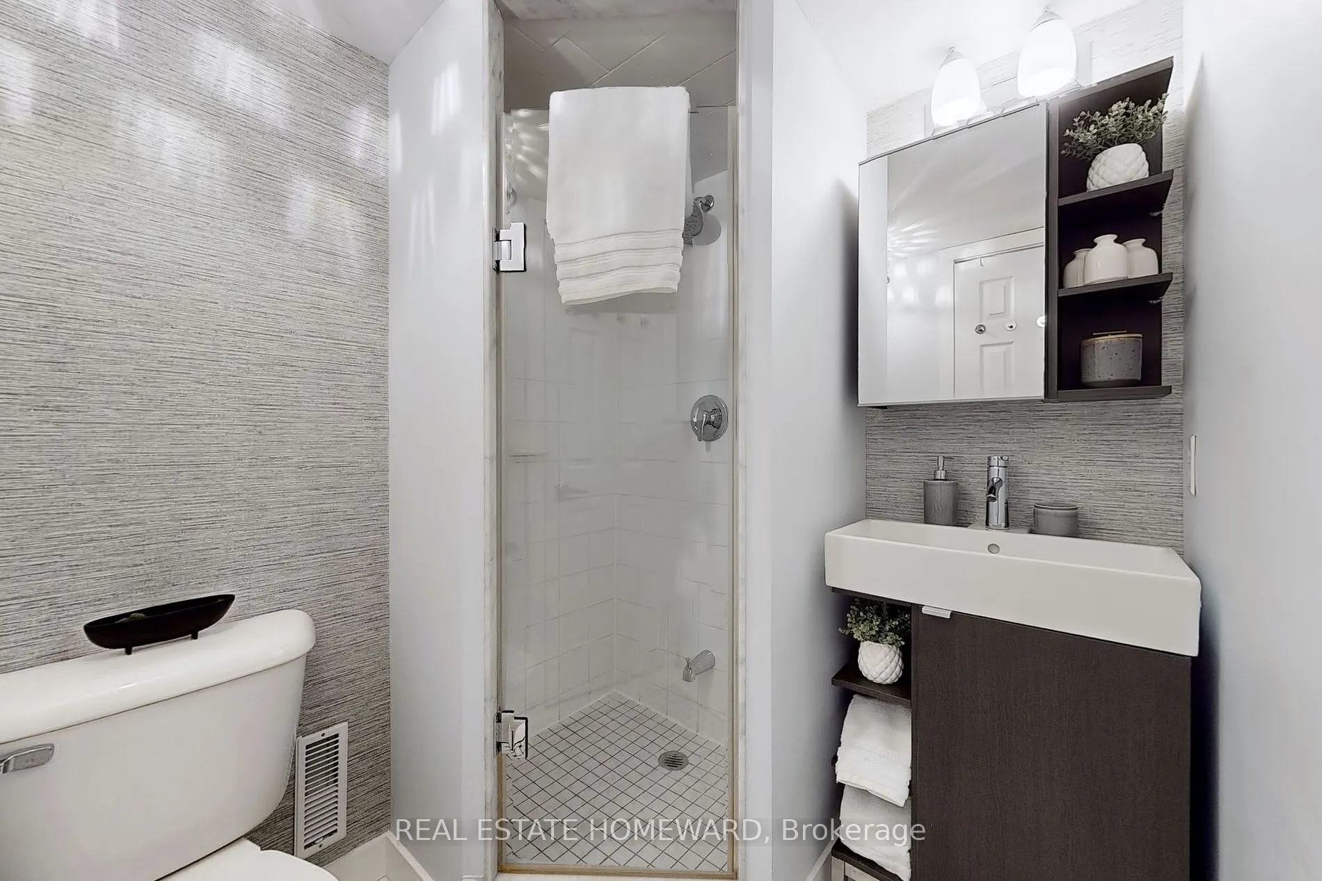 21 Ruttan St, #240