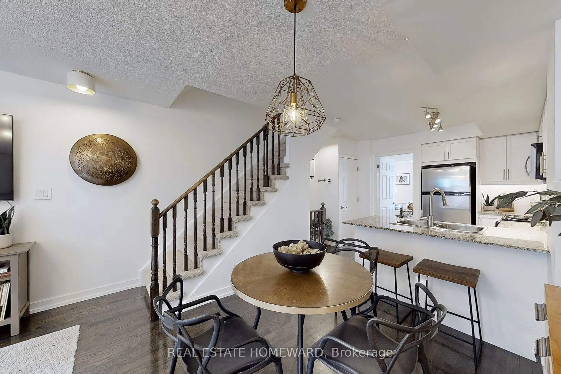 21 Ruttan St, #240