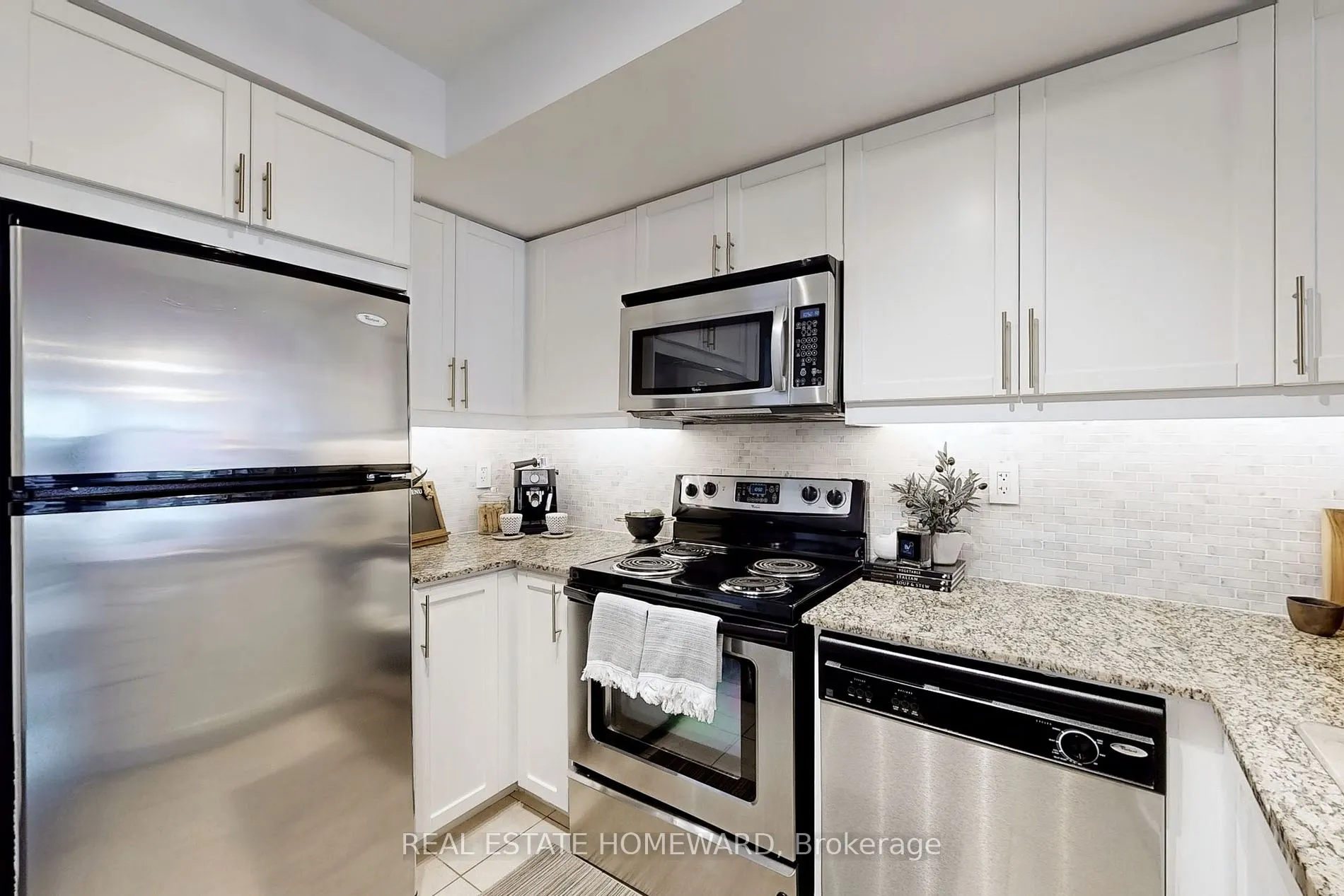 21 Ruttan St, #240