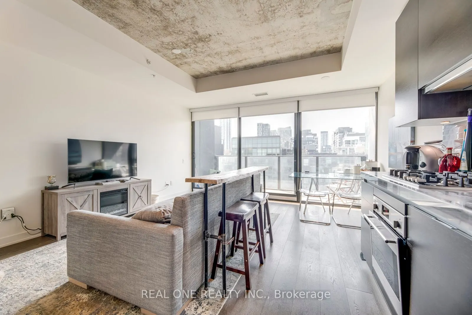 629 King St W, #913