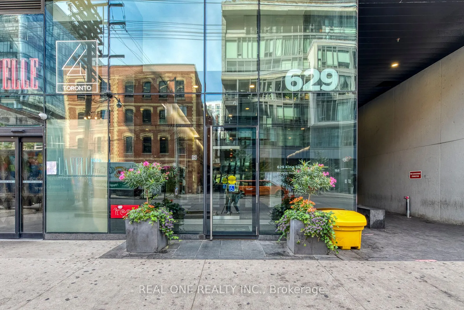 629 King St W, #913