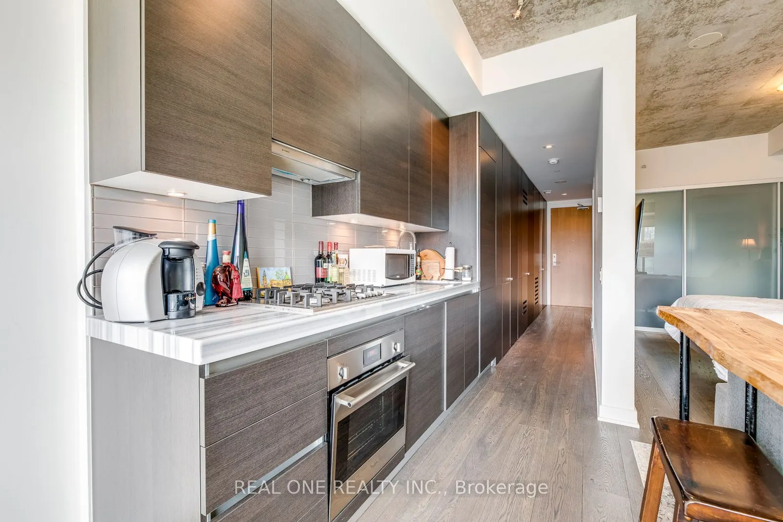 629 King St W, #913