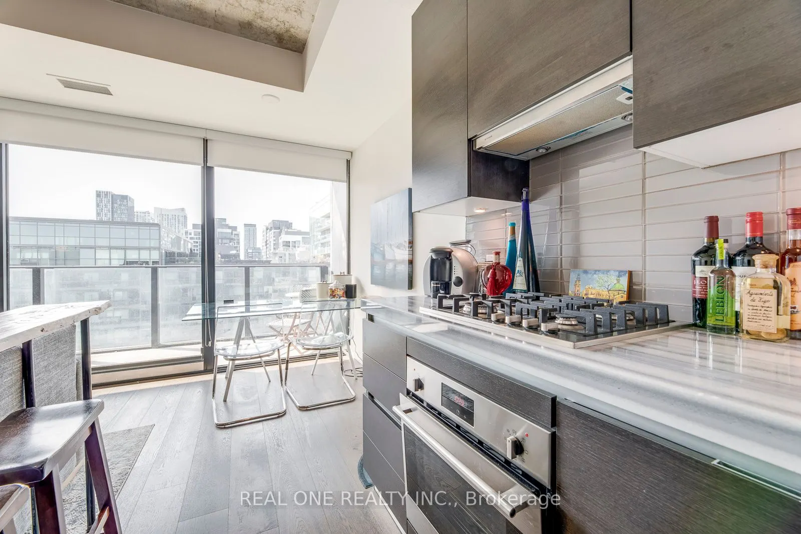 629 King St W, #913