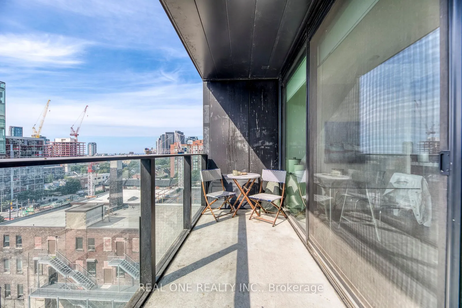 629 King St W, #913