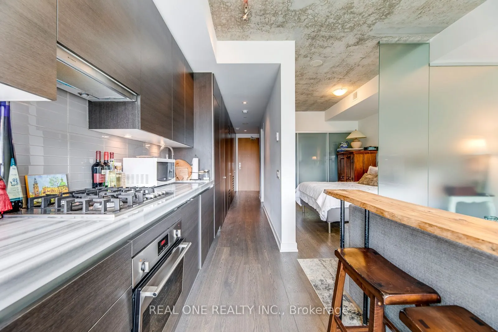 629 King St W, #913