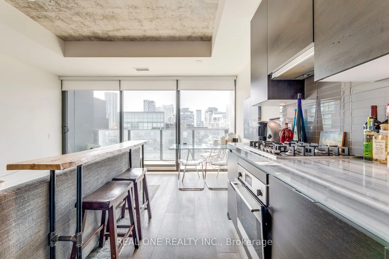 629 King St W, #913