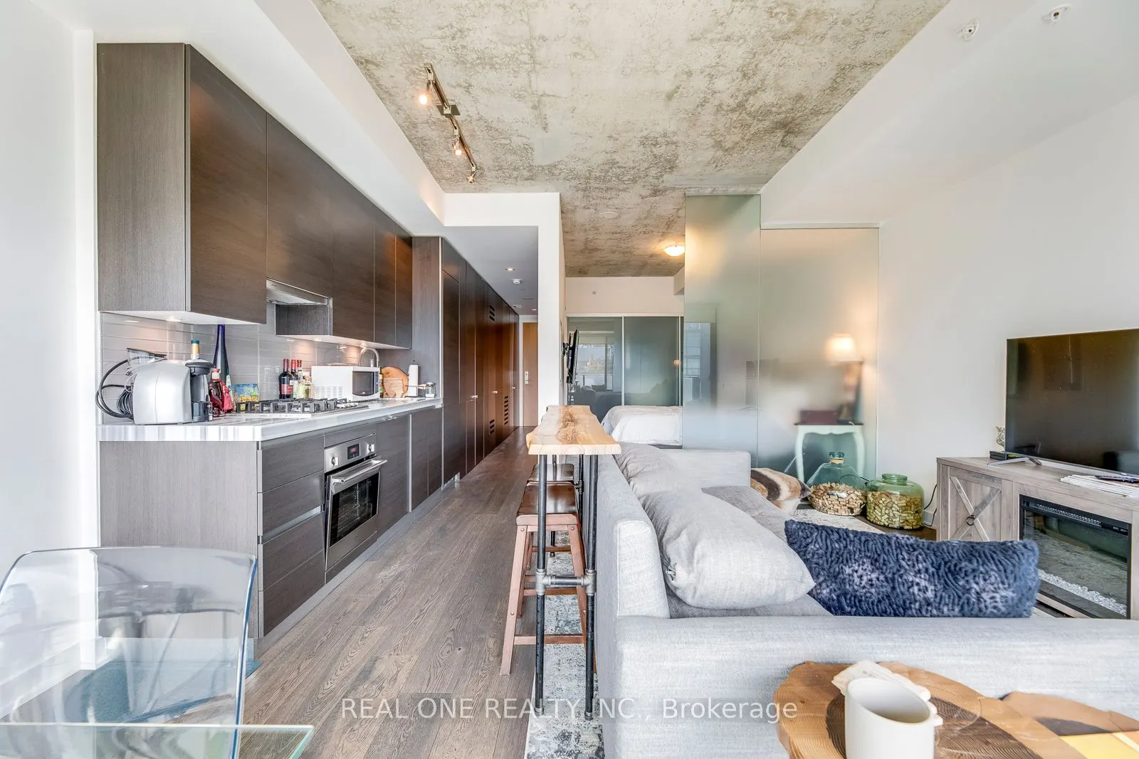 629 King St W, #913