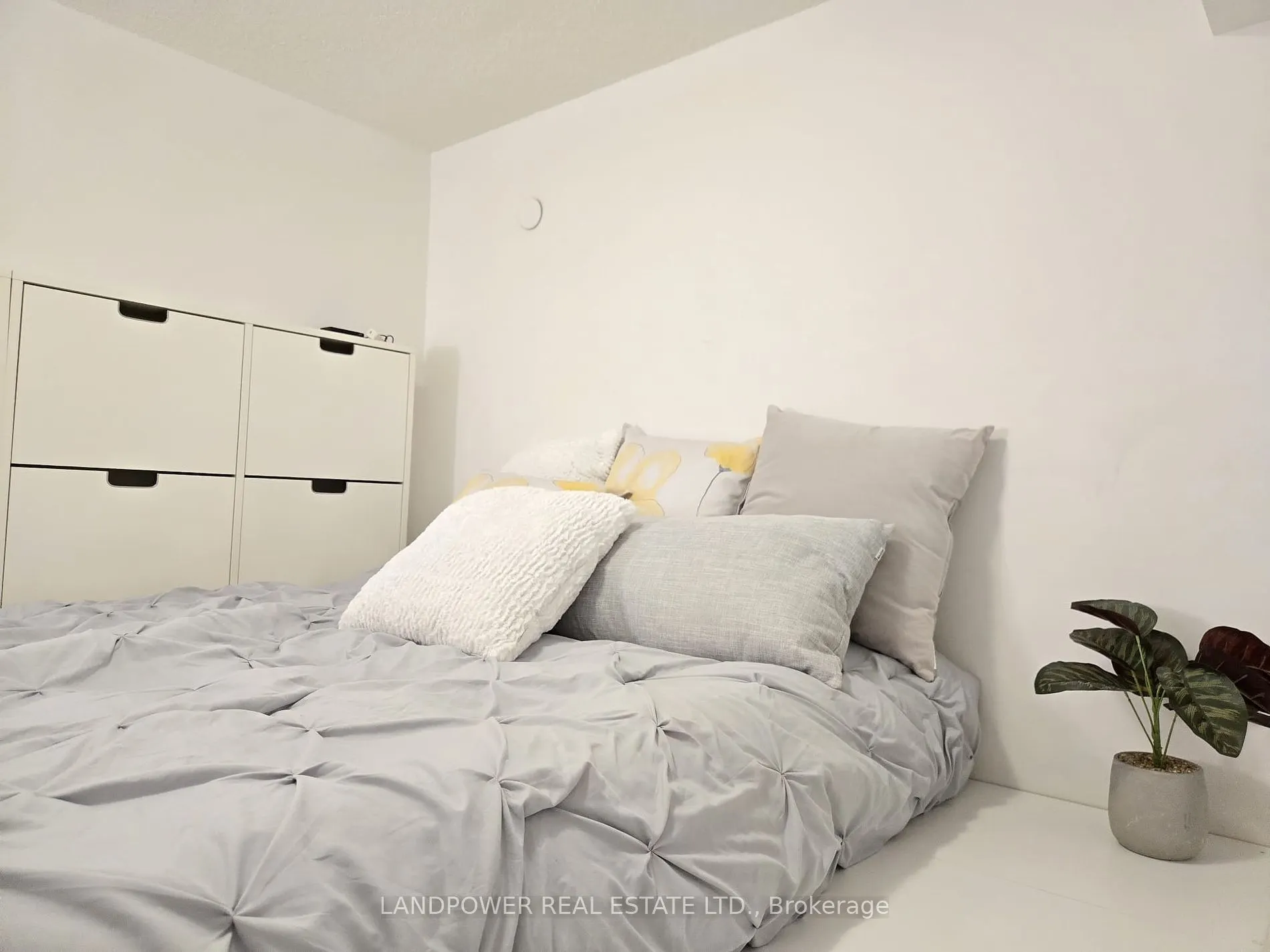 25 Adra Grado Way, #258