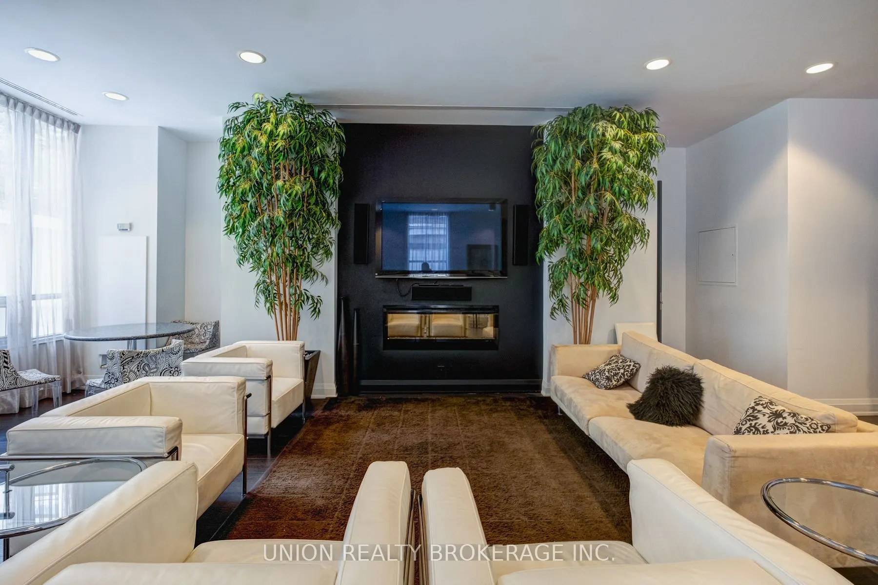 21 Balmuto Street, #1403