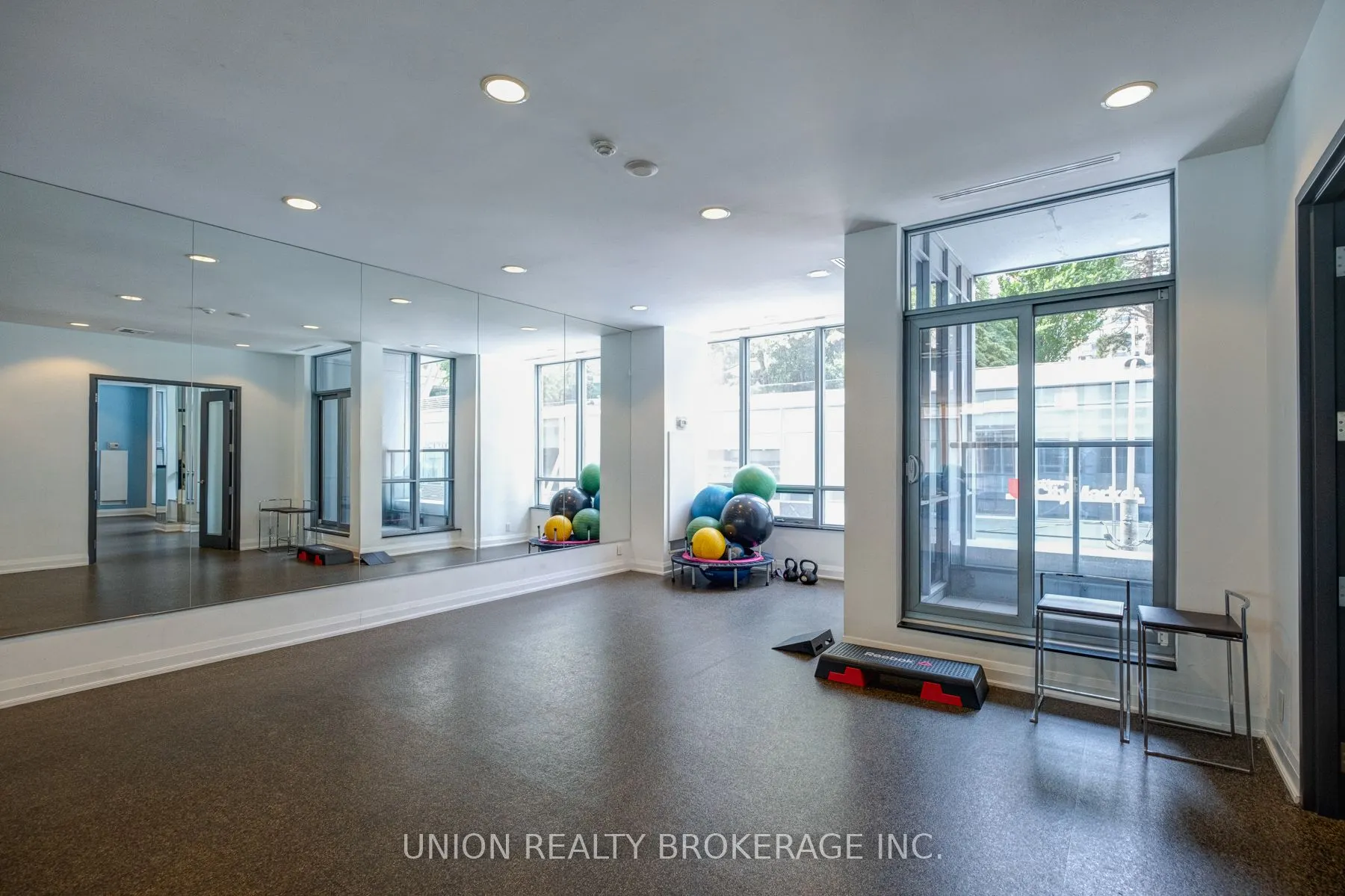 21 Balmuto Street, #1403