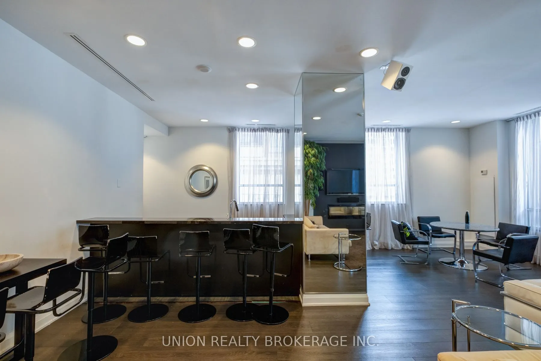 21 Balmuto Street, #1403