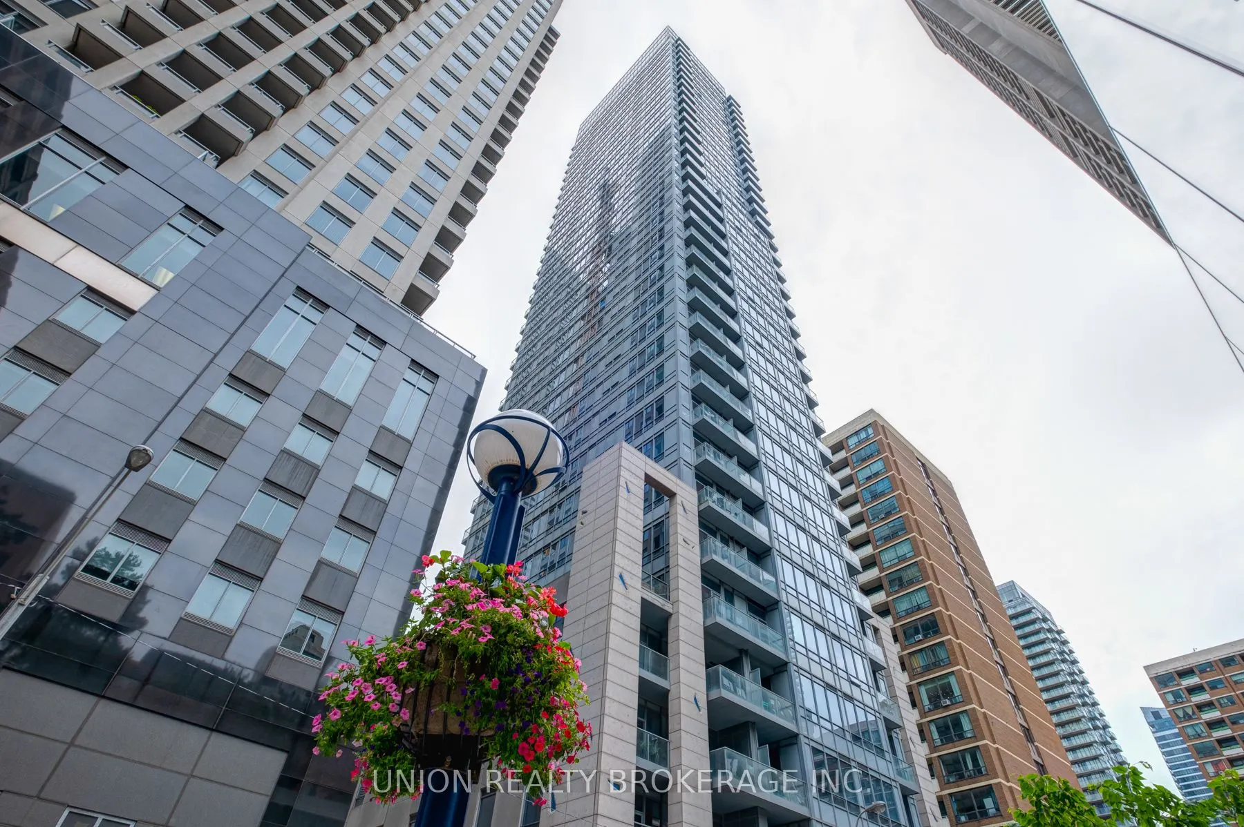 21 Balmuto Street, #1403