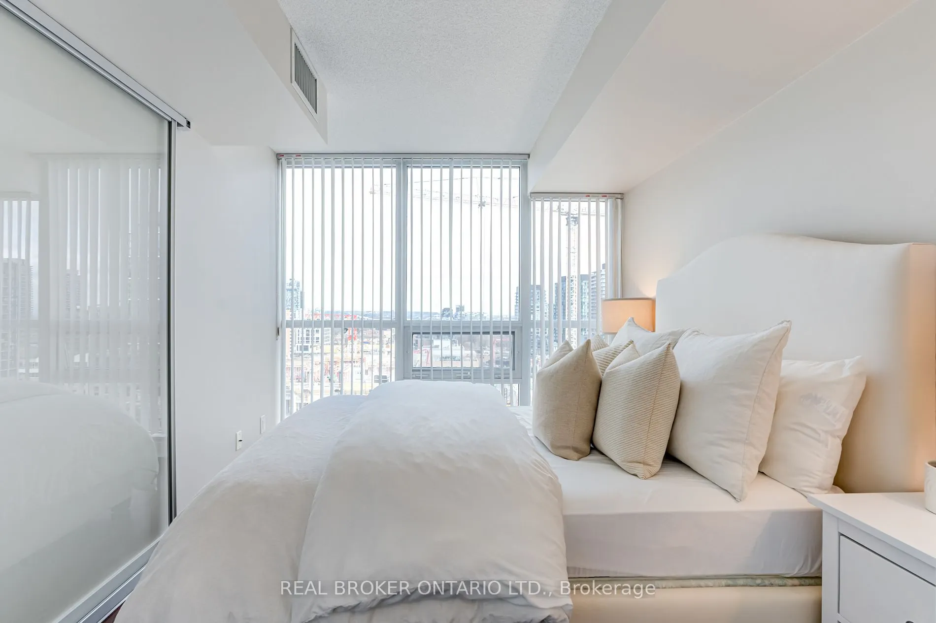 320 Richmond St E, #1516