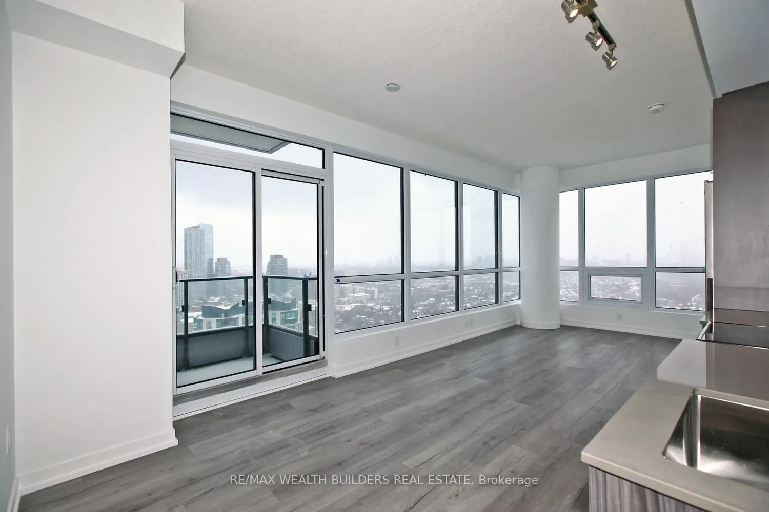 395 Bloor St E, #3504