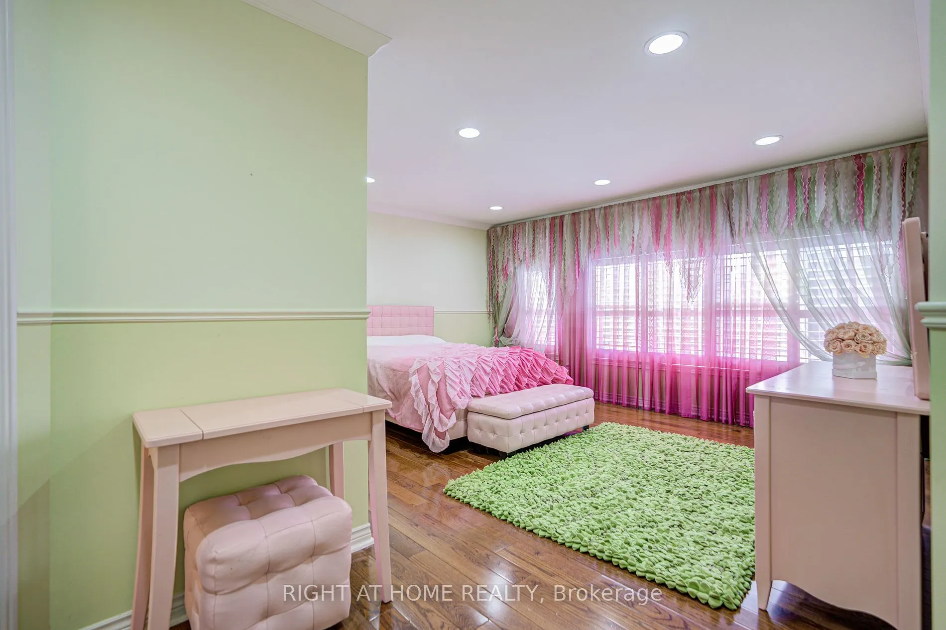 49 Arjay Crescent
