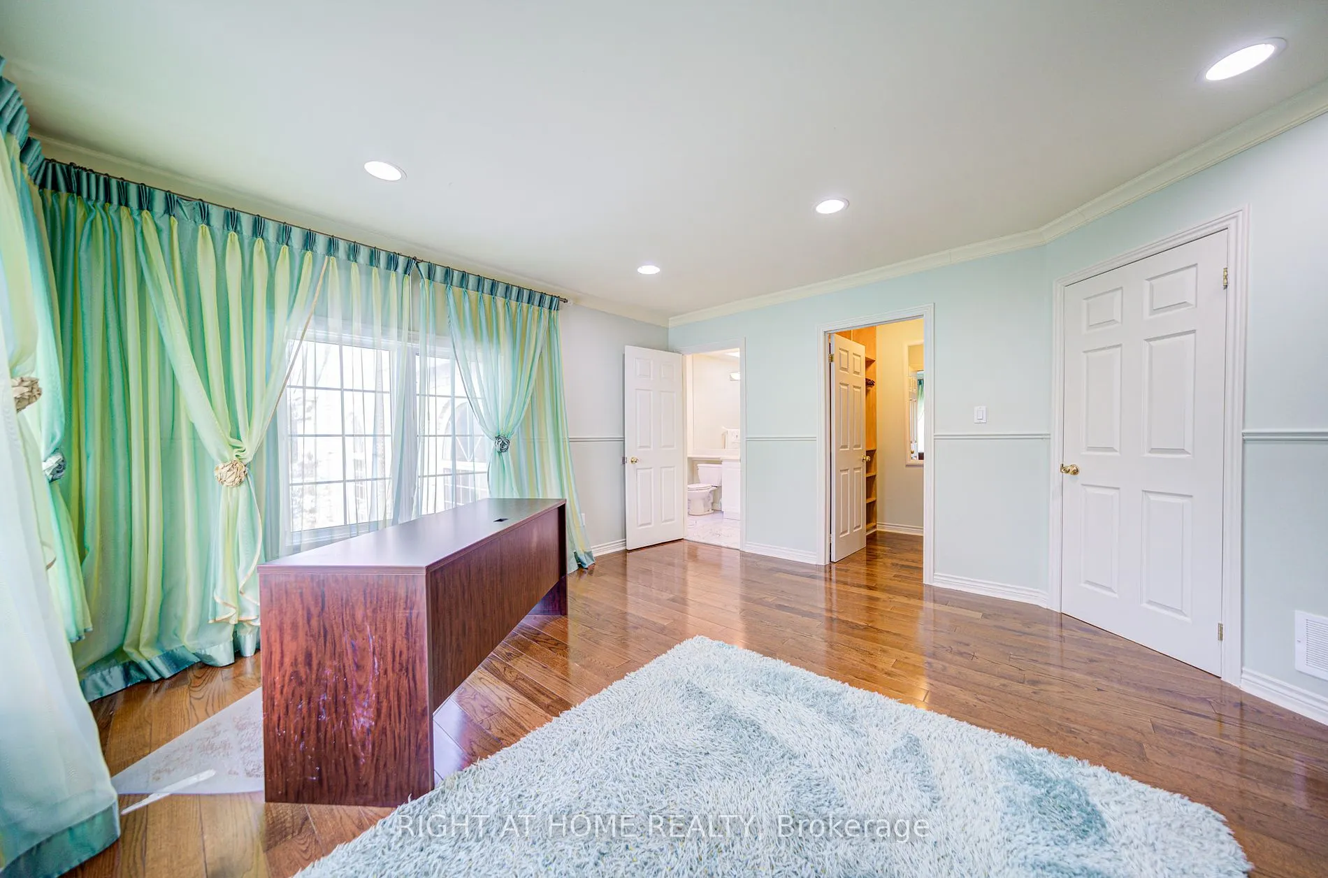 49 Arjay Crescent