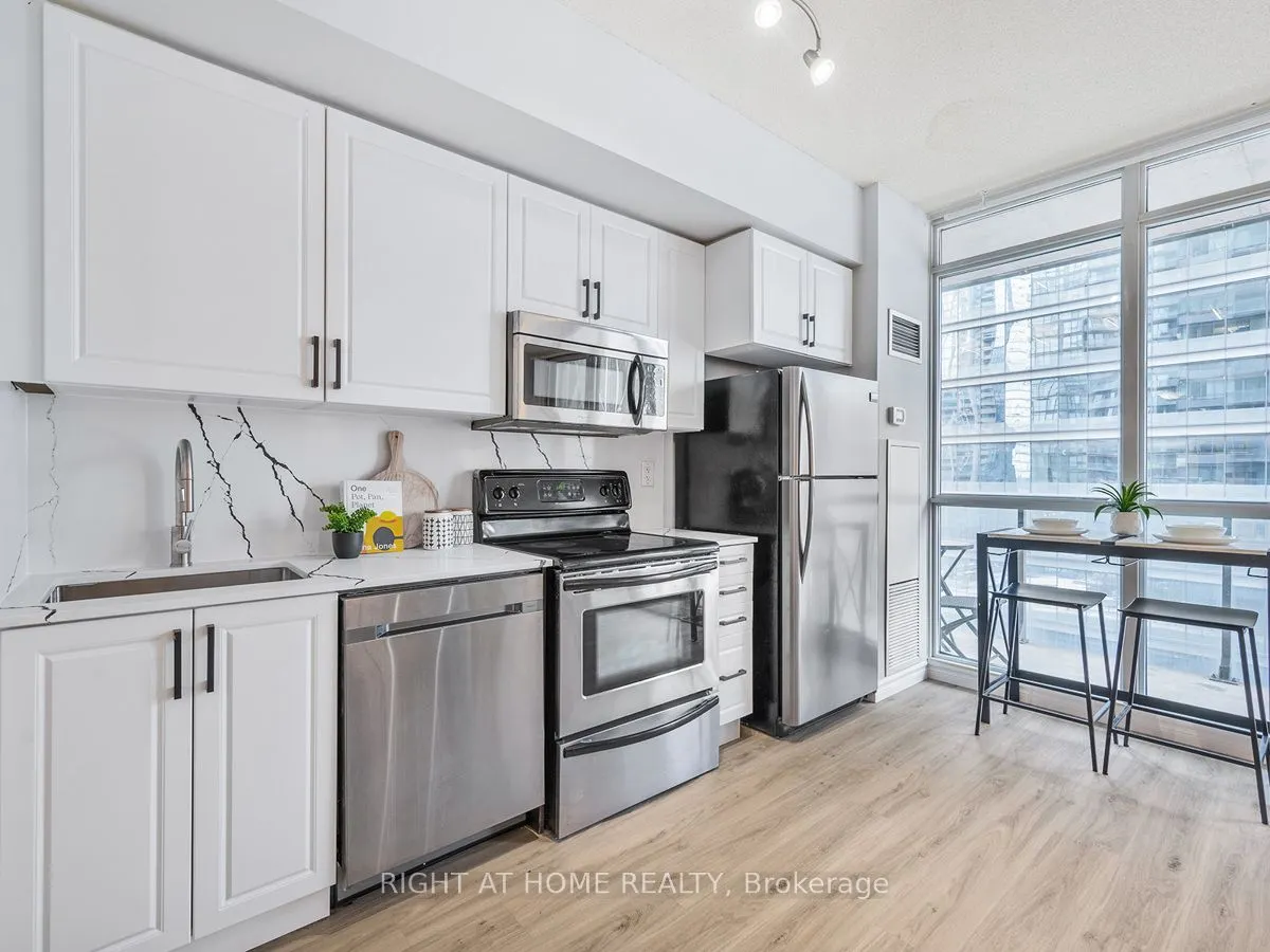 65 Bremner Blvd, #1406