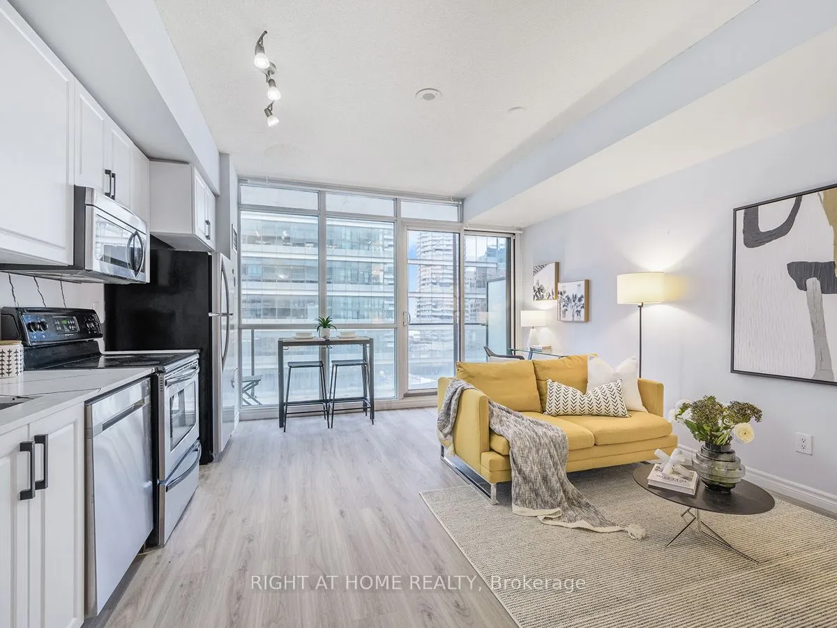 65 Bremner Blvd, #1406