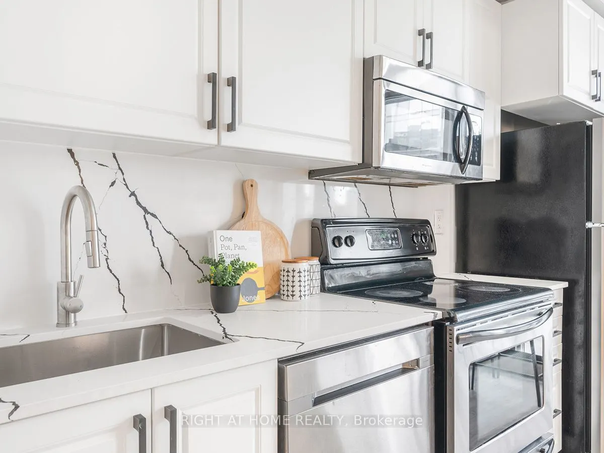 65 Bremner Blvd, #1406