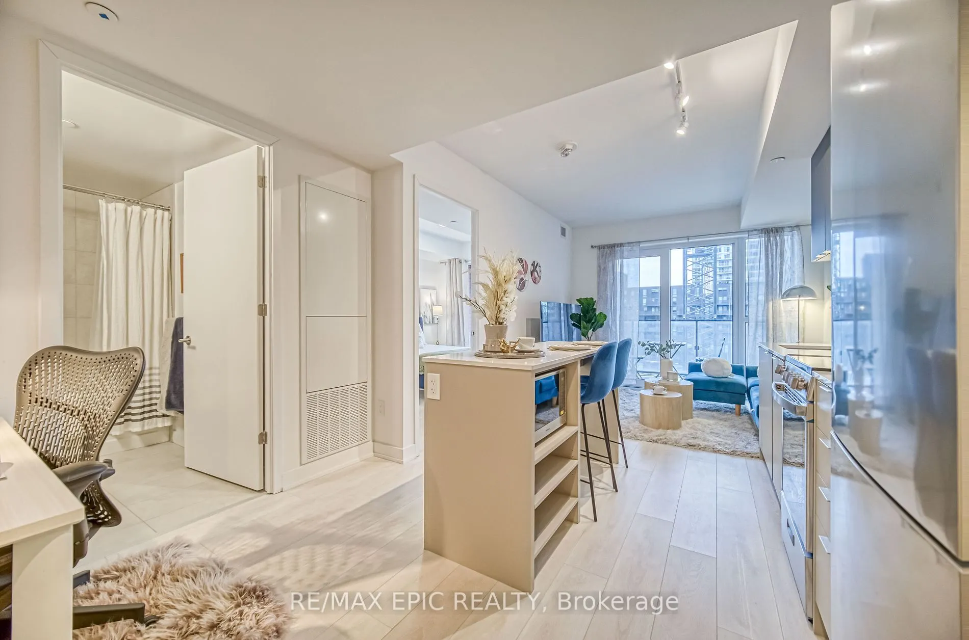 8 Tippett Rd, #501