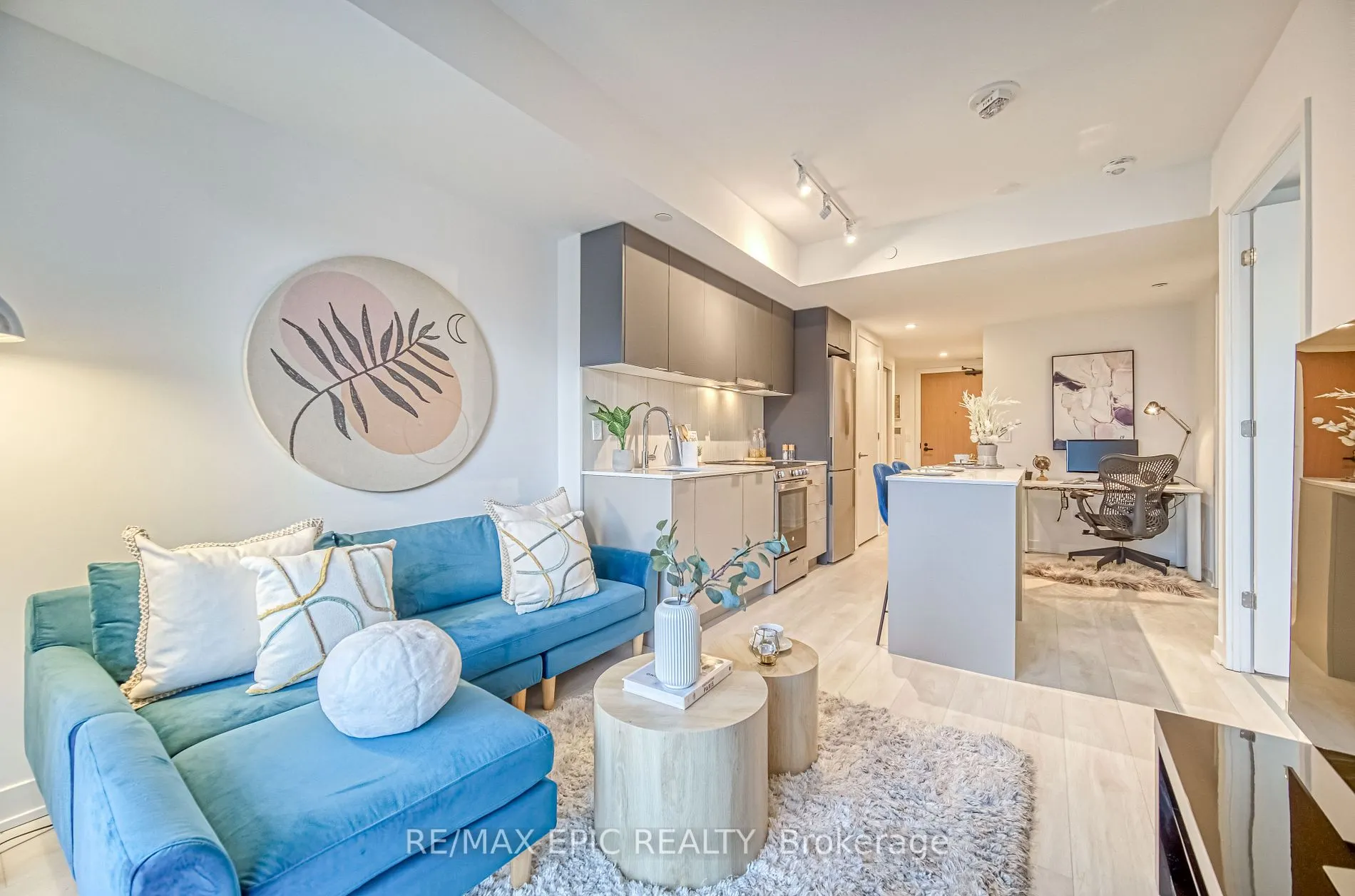 8 Tippett Rd, #501