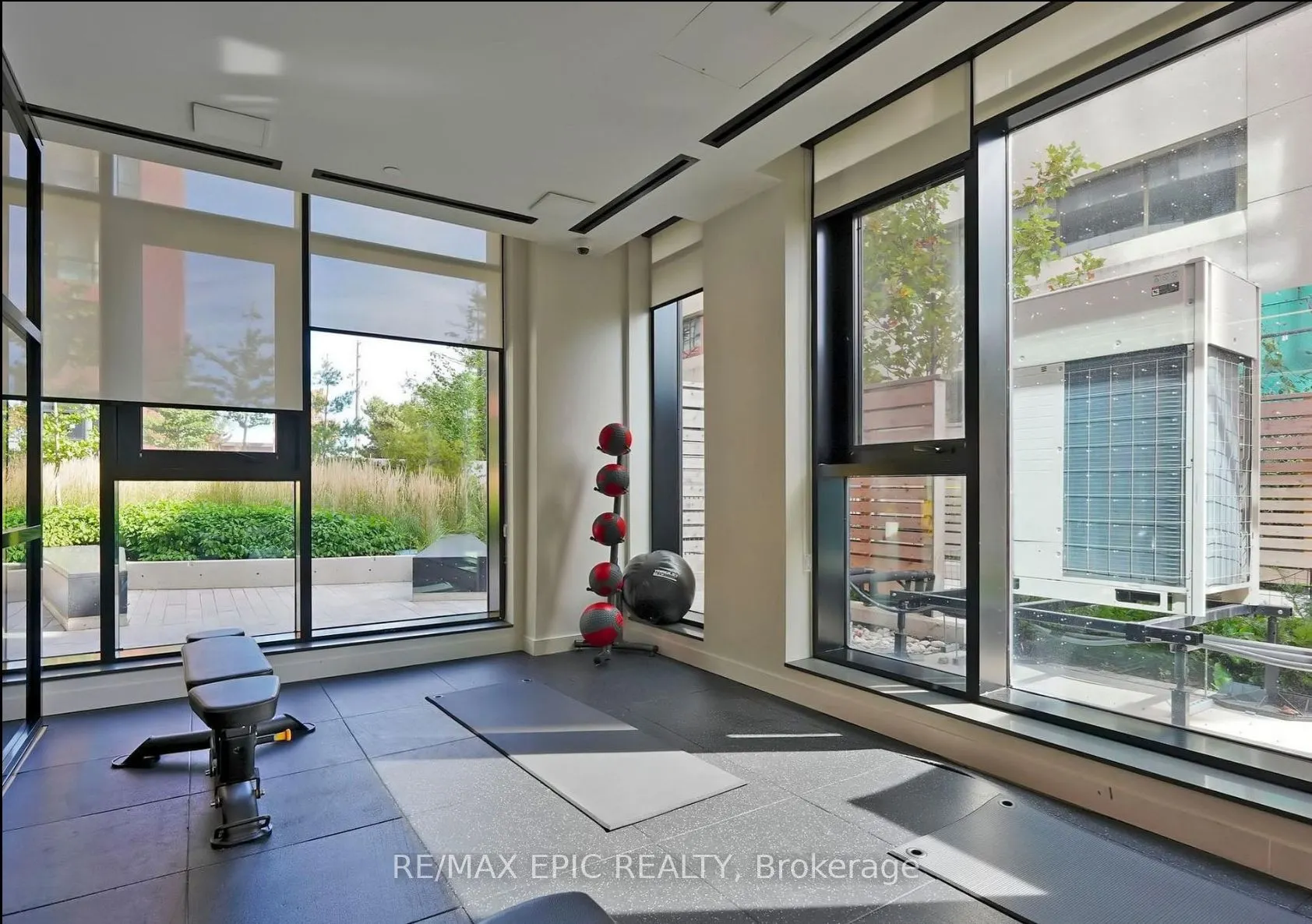 8 Tippett Rd, #501