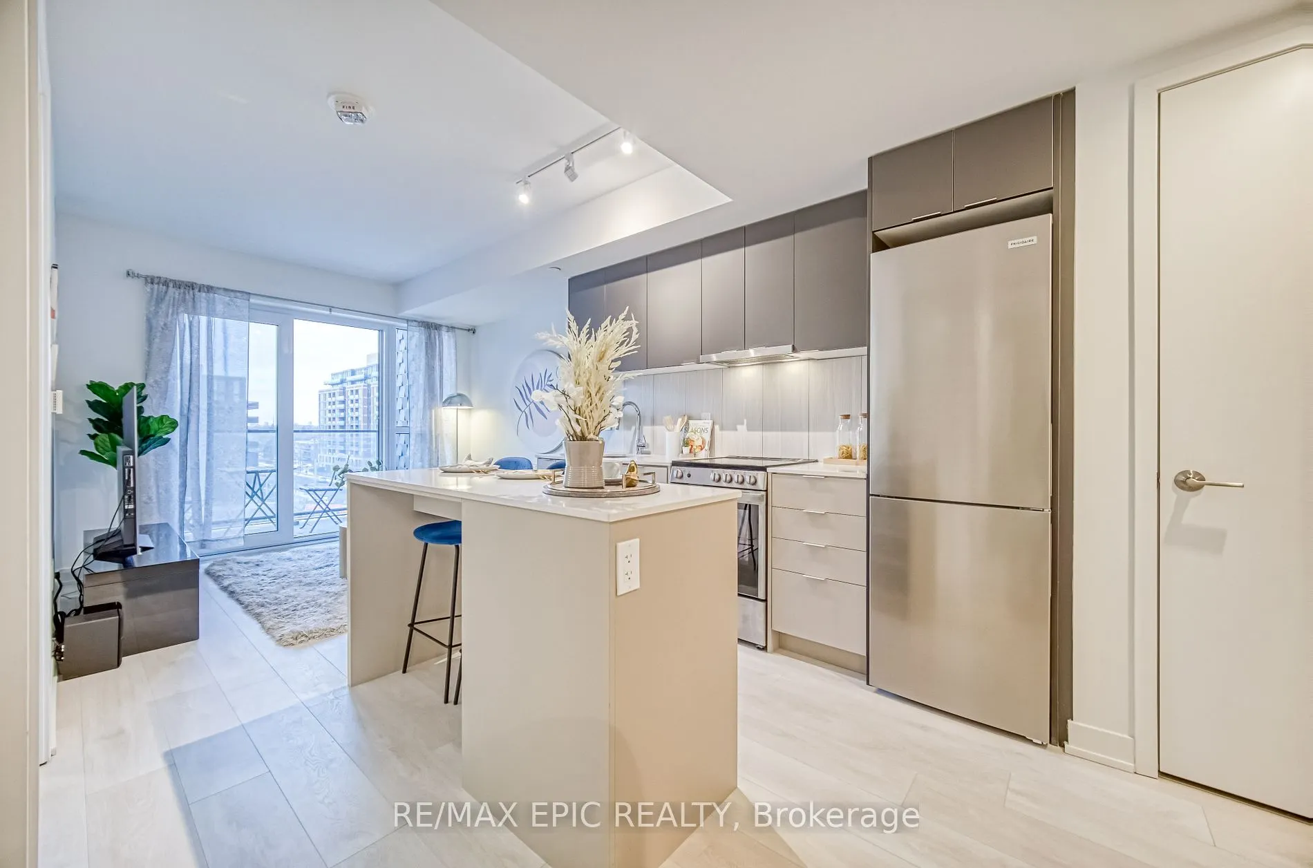 8 Tippett Rd, #501