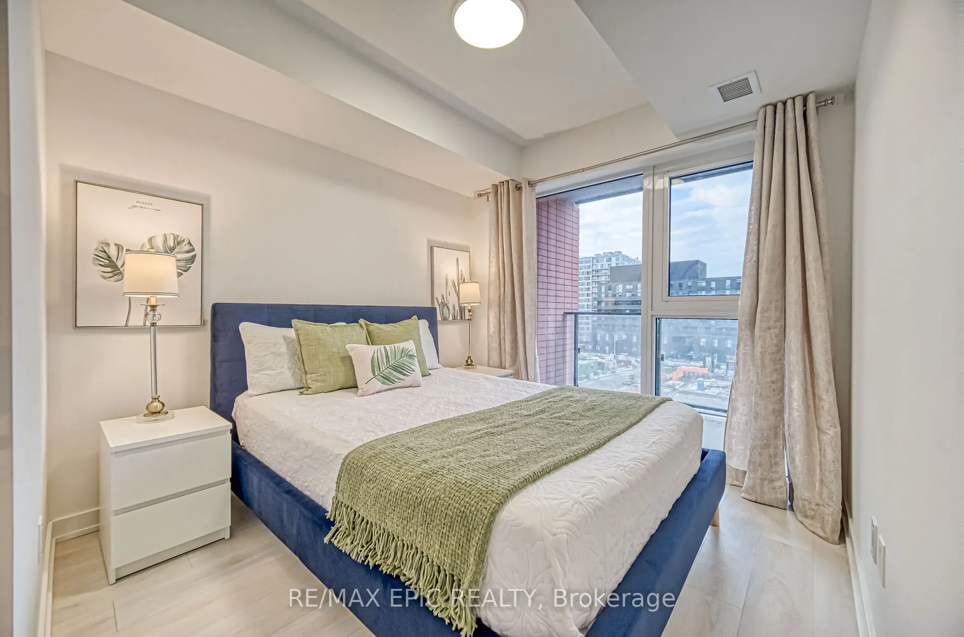 8 Tippett Rd, #501