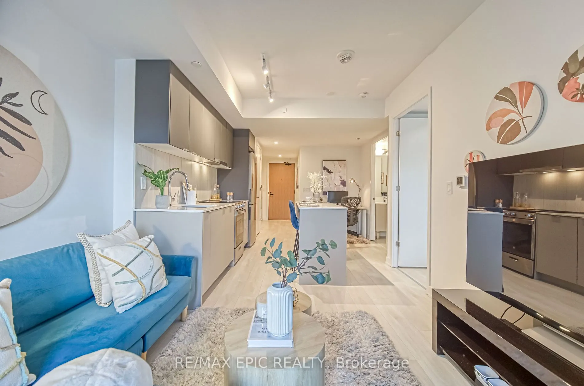 8 Tippett Rd, #501